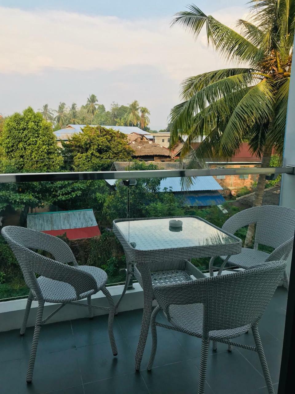 Regent Hotel Myeik Exteriör bild